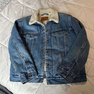 Levis ex-boyfriend faux fur denim jacket size M